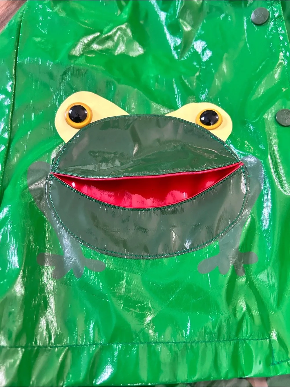 Kidorable size 4/5 green frog Raincoat with hood - excellent condition